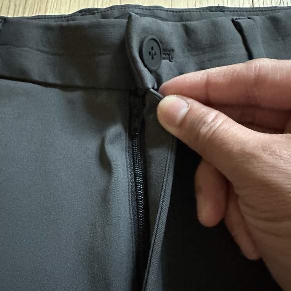 Theory Grey Ascend Tech Shorts Size 30 - Picture 7 of 8